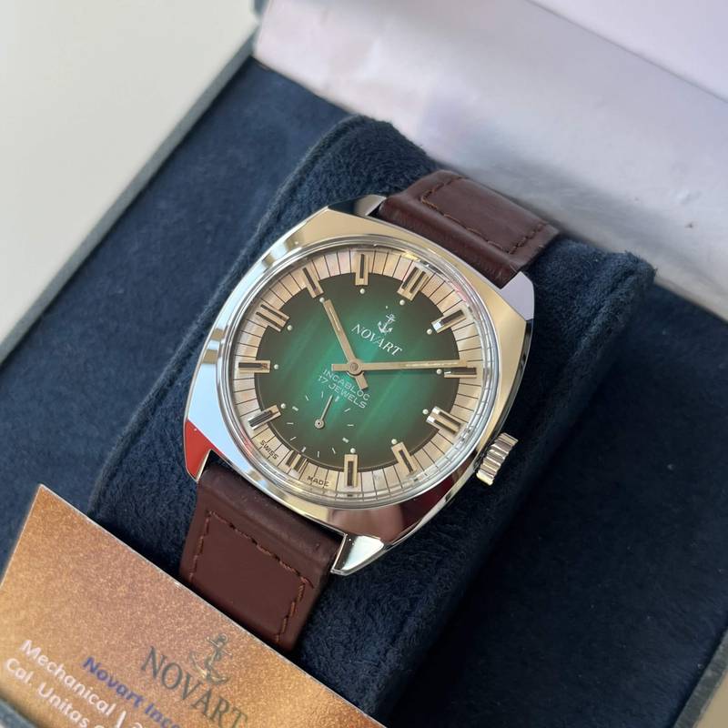 1974 Novart Monza Green Borealis 17 Jewels