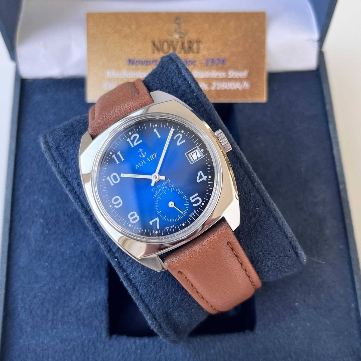 Novart Vitesse Blue Date 17 Jewels