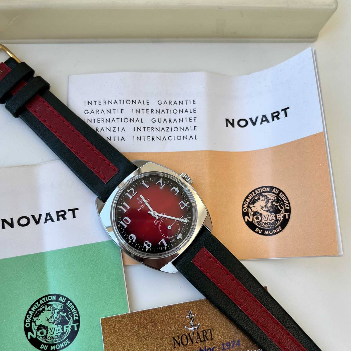 Novart Vitesse Red 17 Jewels